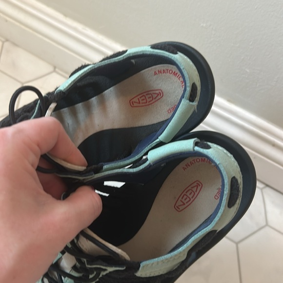 Keen Uneek Sandals - Year of the Dragon, Size 40/9.5 - Picture 3 of 6